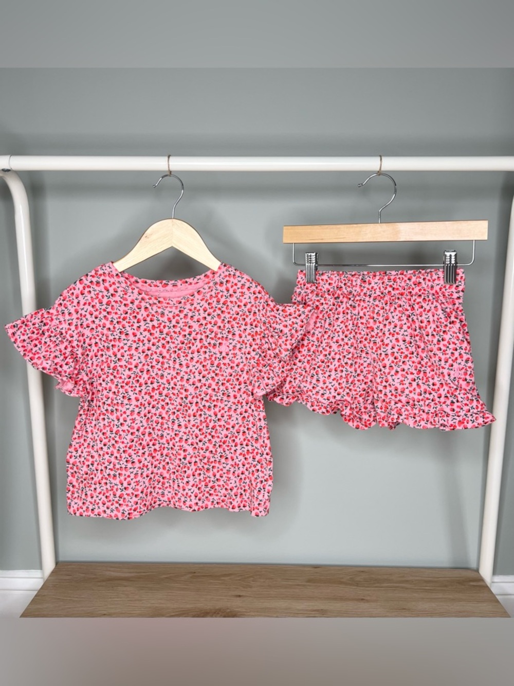 GAP - Relaxed T-Shirt and Ruffle Shorts - Coral Frost / Strawberries, Cherries